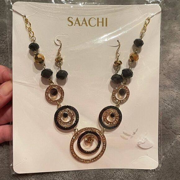 SAACHI Vintage Earrings and Necklace Set - Picture 1 of 5